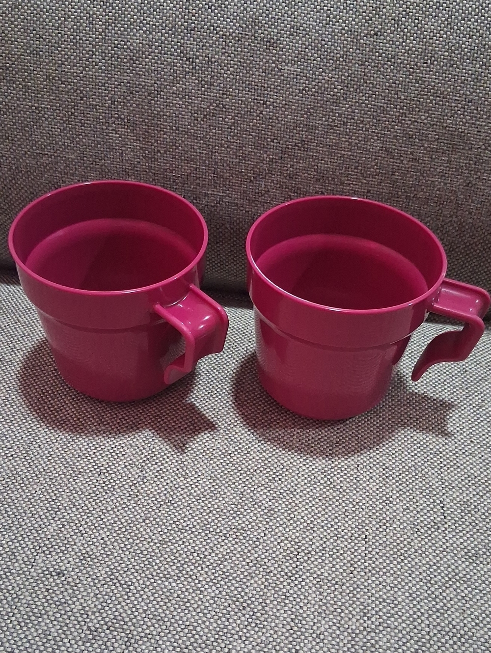 Set of 2 Bright Magenta Plastic Mugs Tupperware